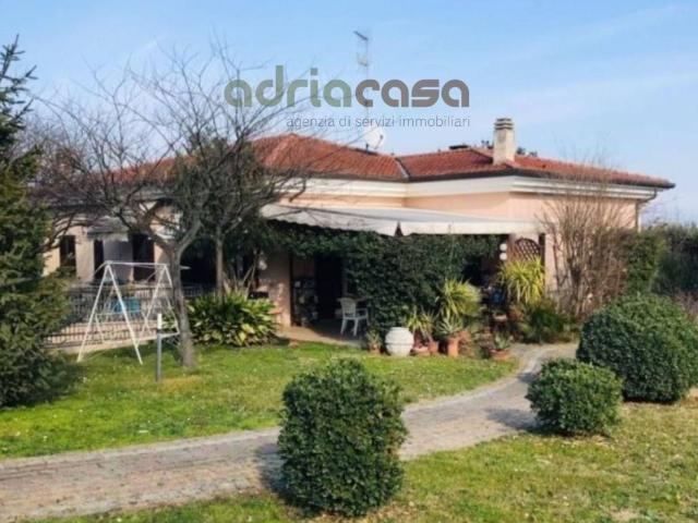 Villa Indipendente in vendita a Misano Brasile, Misano Adriatico