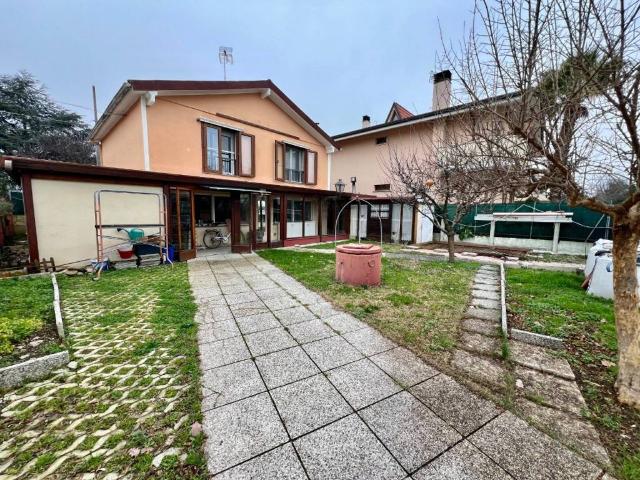 Villa Indipendente in vendita a Belvedere, Misano Adriatico