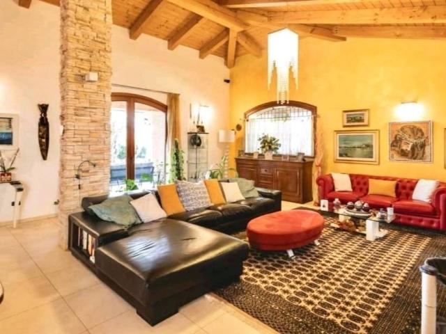 Villa Indipendente in vendita a Cella, Misano Adriatico