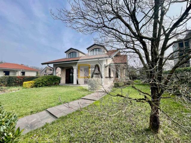 Villa Indipendente in vendita a Misinto, Lombardia