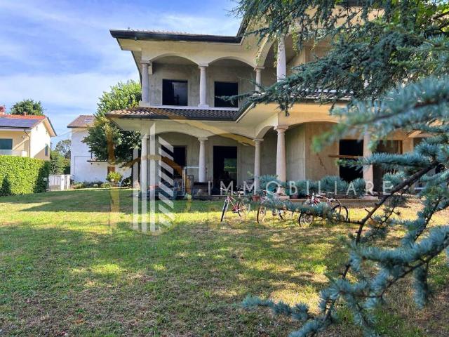 Villa Indipendente in vendita a Misinto, Lombardia