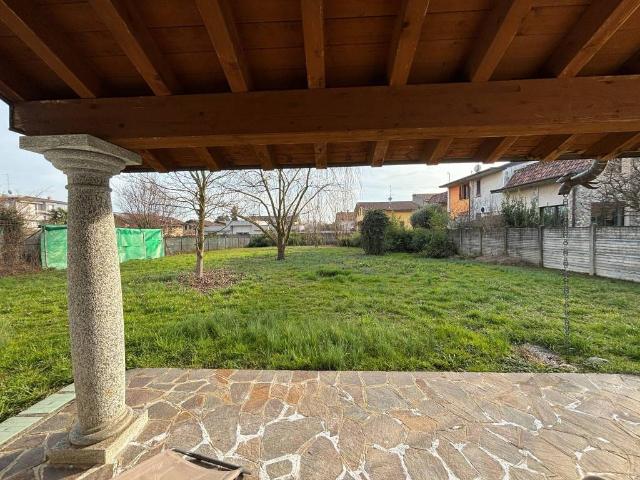 Villa Indipendente in vendita a Misinto, Lombardia
