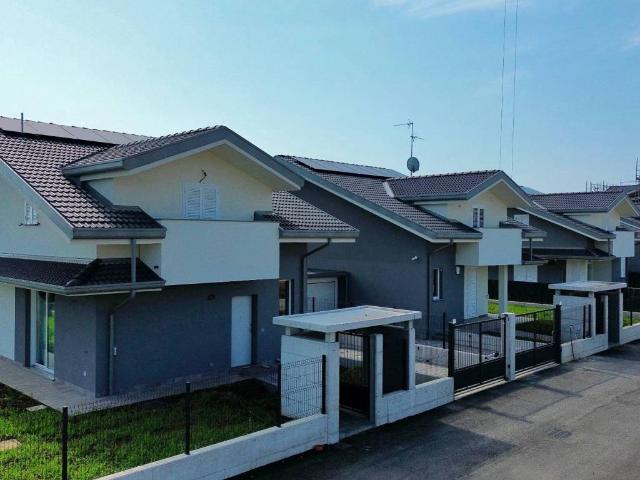 Villa Indipendente in vendita a Misinto, Lombardia