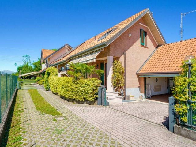 Villa Indipendente in vendita a Misinto, Lombardia