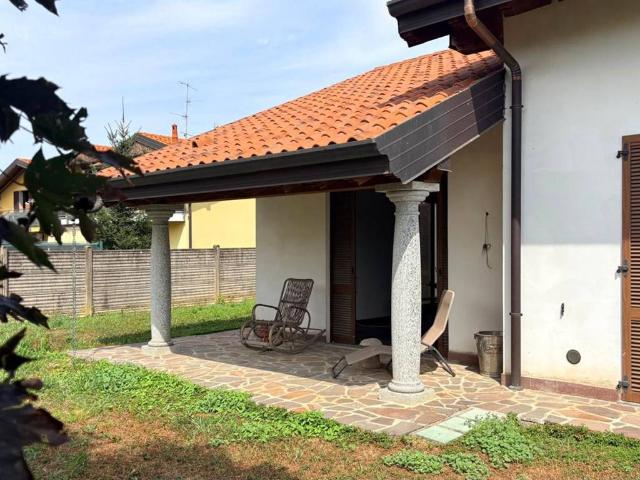 Villa Indipendente in vendita a Misinto, Lombardia