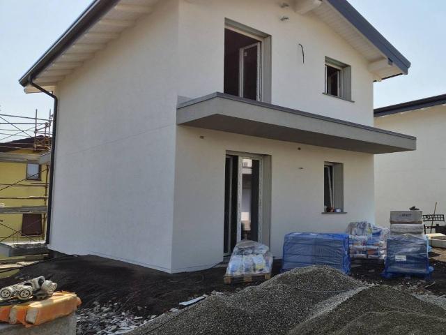 Villa Indipendente in vendita a Misinto, Lombardia