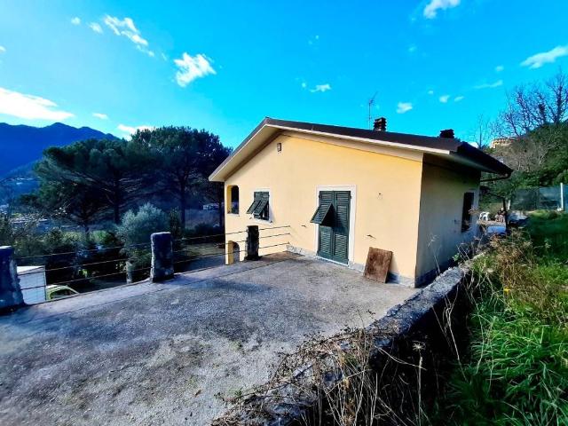 Villa Indipendente in vendita a Moconesi, Ferrada