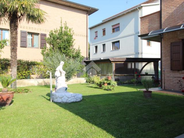 Villa Indipendente in vendita a Modena, Sacca