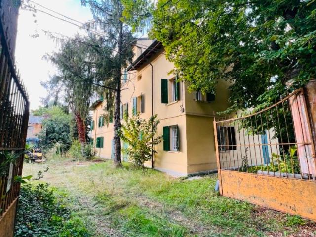 Villa Indipendente in vendita a Centro Storico, Modena
