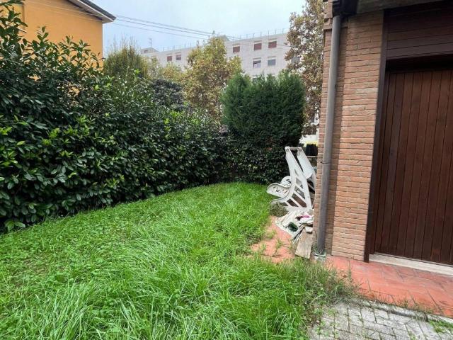 Villa Indipendente in vendita a Modena, Villaggio Artigiano