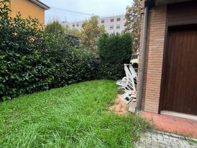 Villa Indipendente in vendita a Modena, Villaggio Artigiano
