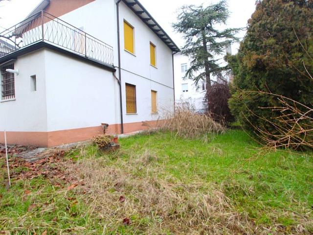 Villa Indipendente in vendita a Buon Pastore-Sant'Agnese-San Damaso, Modena