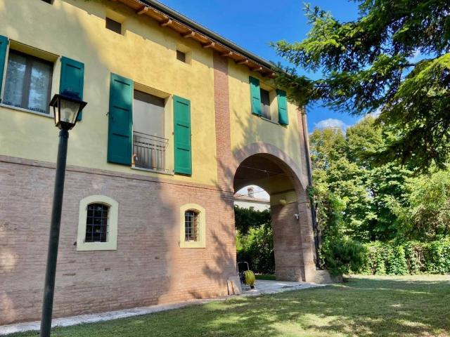 Villa Indipendente in vendita a Tre Olmi, Modena