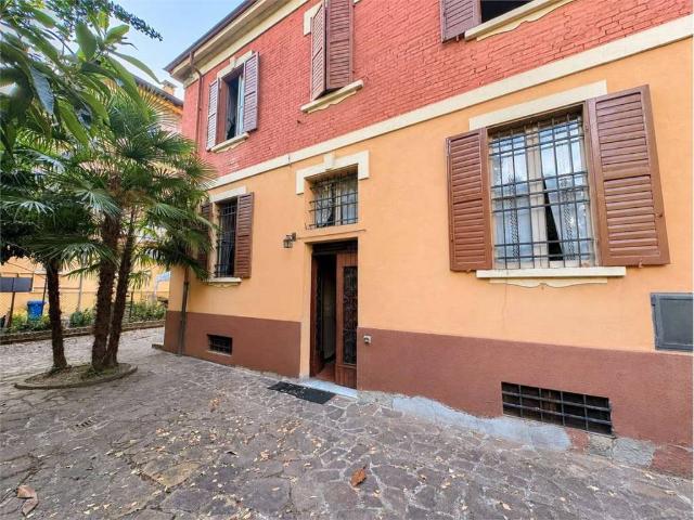 Villa Indipendente in vendita a Centro Storico, Modena