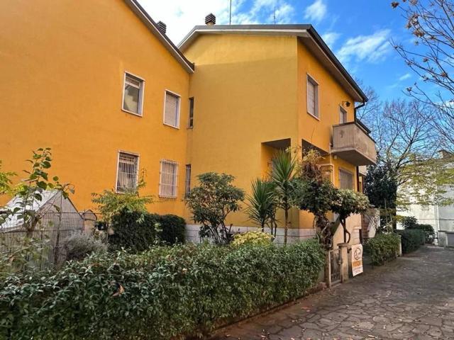 Villa Indipendente in vendita a Modena, Cittadella