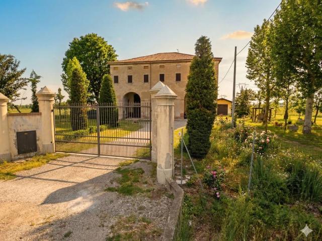 Villa Indipendente in vendita a Crocetta-San Lazzaro-Modena Est, Modena