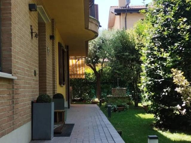 Villa Indipendente in vendita a San Faustino-Madonnina-Quattroville, Modena