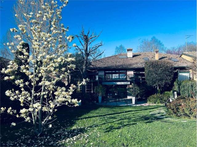 Villa Indipendente in vendita a Buon Pastore-Sant'Agnese-San Damaso, Modena