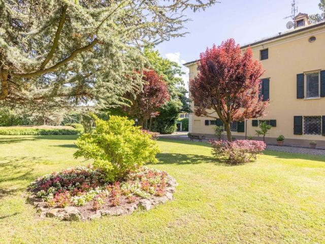 Villa Indipendente in vendita a Tre Olmi, Modena