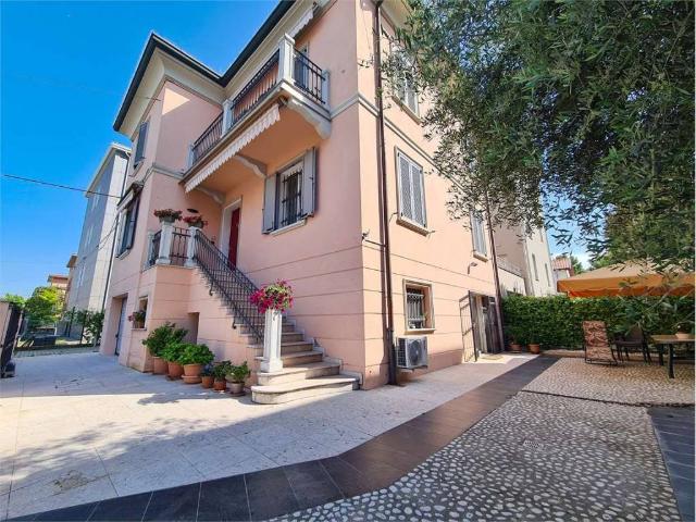 Villa Indipendente in vendita a Modena, Rosselli