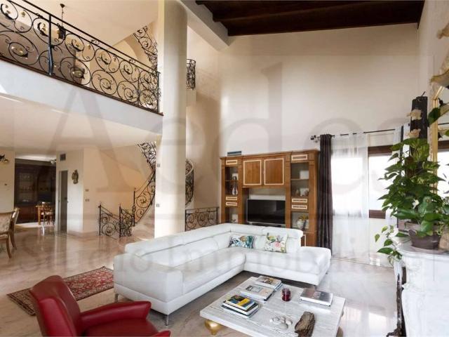 Villa Indipendente in vendita a Modena, Saliceta San Giuliano