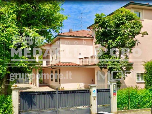 Villa Indipendente in vendita a San Faustino-Madonnina-Quattroville, Modena