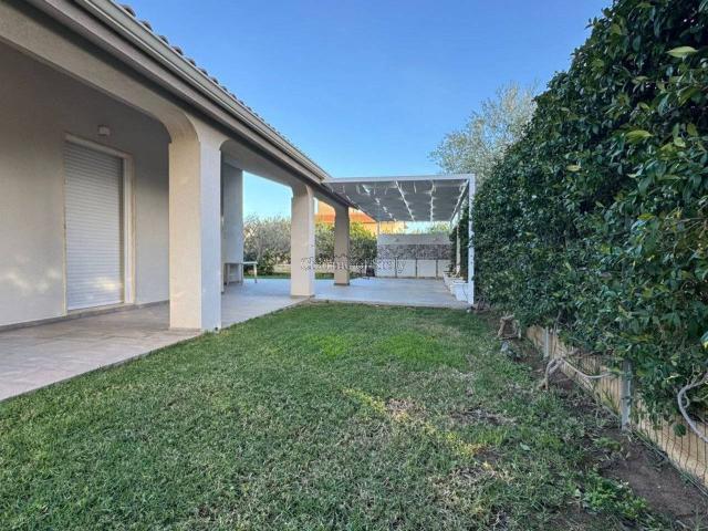 Villa Indipendente in vendita a Marina di Modica, Marina Di Modica