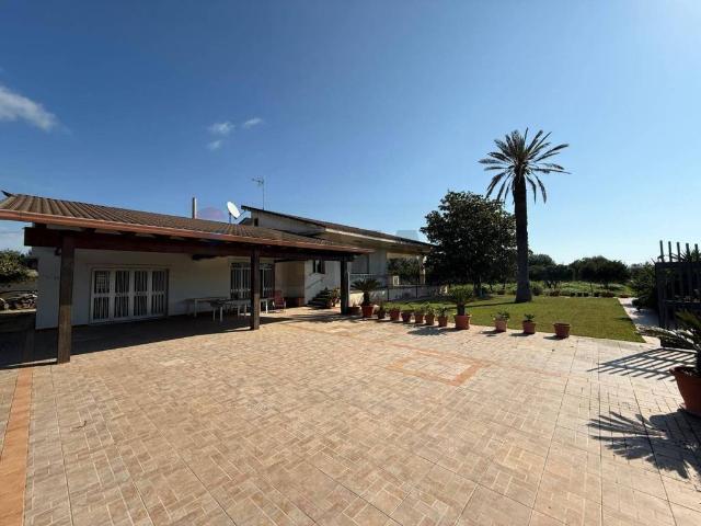 Villa Indipendente in vendita a Marina di Modica, Marina Di Modica