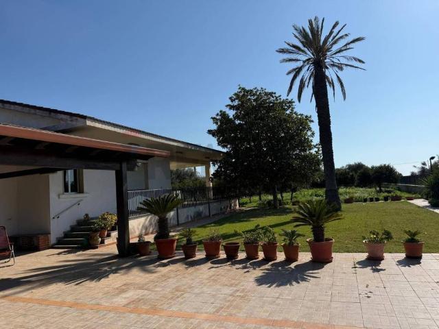Villa Indipendente in vendita a Marina di Modica, Marina Di Modica