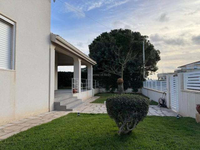 Villa Indipendente in vendita a Marina di Modica, Marina Di Modica