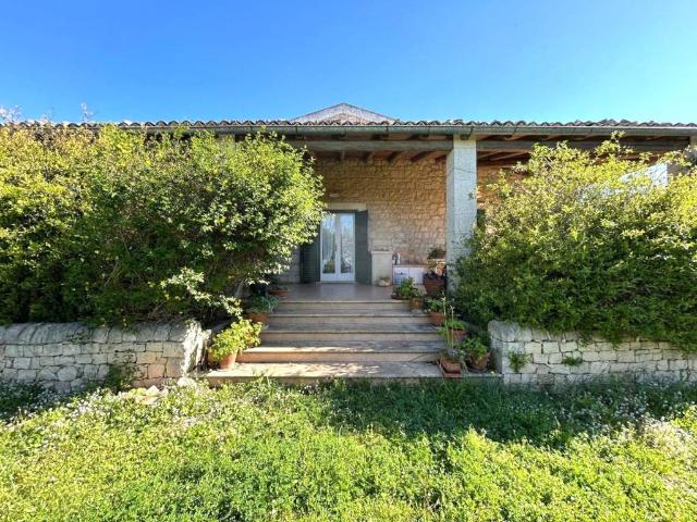 Villa Indipendente in vendita a Marina Di Modica, Sicilia
