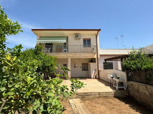 Villa Indipendente in vendita a Marina di Modica, Marina Di Modica
