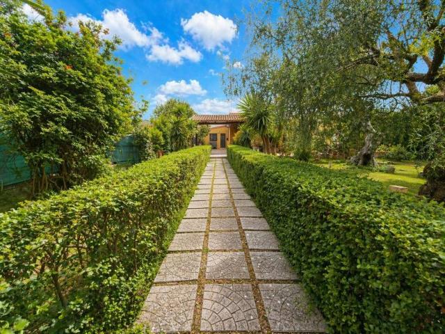 Villa Indipendente in vendita a Campolieto, Puglia