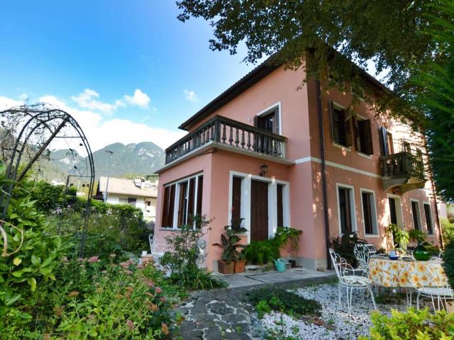 Villa Indipendente in vendita a Moggio Udinese, Friuli-Venezia Giulia