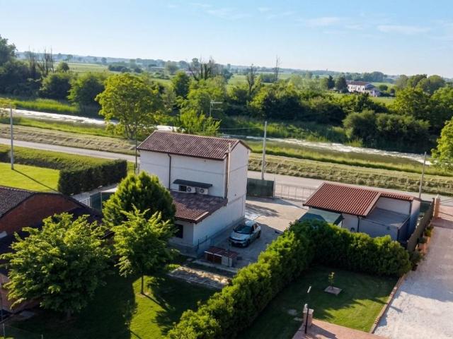 Villa Indipendente in vendita a Moglia, Lombardia