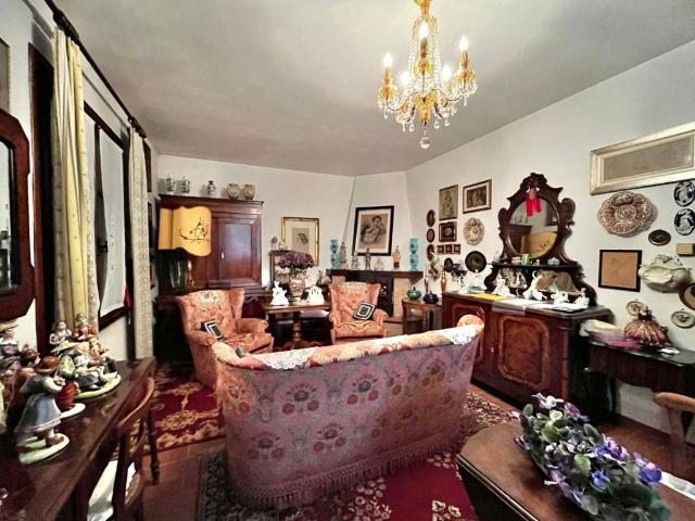 Villa Indipendente in vendita a Moglia, Lombardia