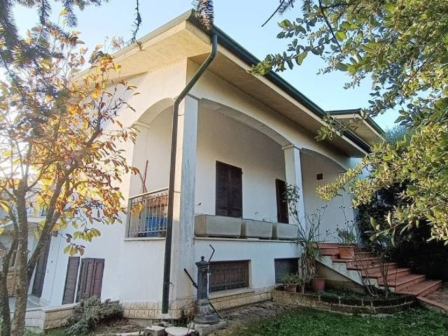 Villa Indipendente in vendita a Moglia, Lombardia