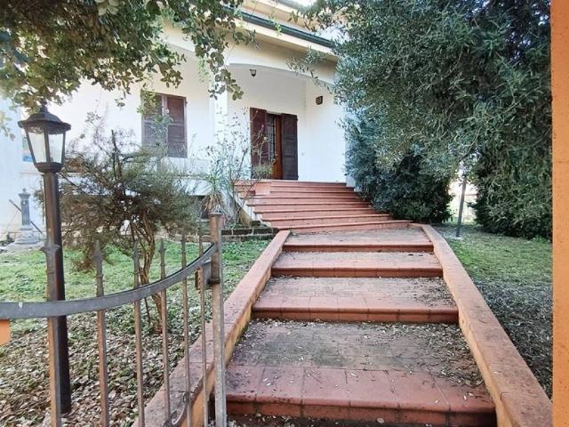 Villa Indipendente in vendita a Moglia, Lombardia