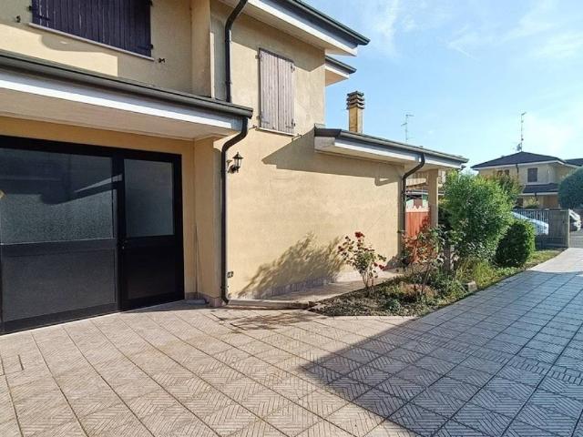 Villa Indipendente in vendita a Moglia, Lombardia
