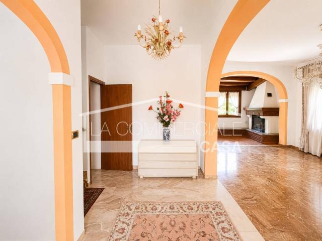 Villa Indipendente in vendita a Mogliano Veneto, Veneto