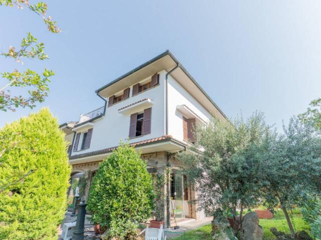 Villa Indipendente in vendita a Molinella, Bologna