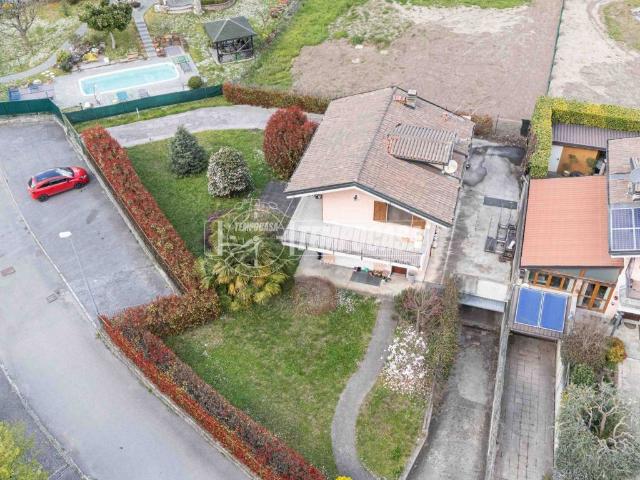 Villa Indipendente in vendita a Molteno, Lombardia