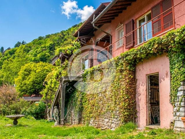 Villa Indipendente in vendita a Moltrasio, Lombardia