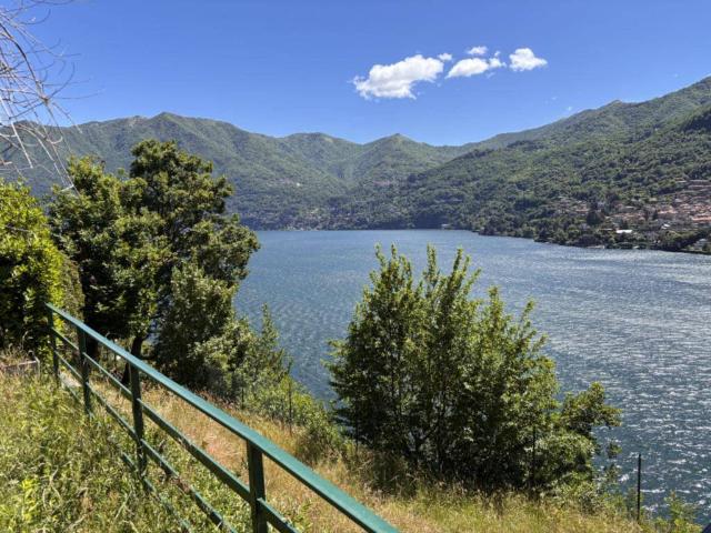 Villa Indipendente in vendita a Roiano, Moltrasio