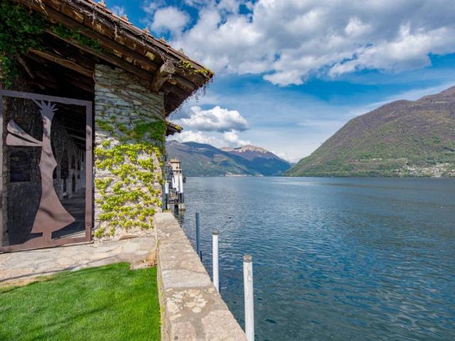 Villa Indipendente in vendita a Moltrasio, Lombardia