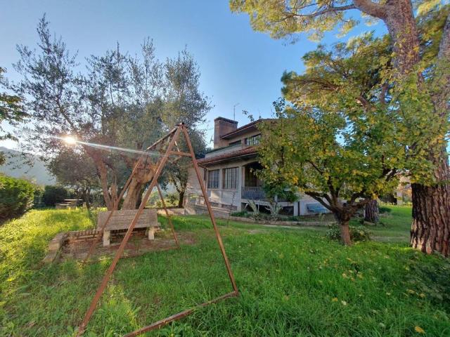 Villa Indipendente in vendita a Villagrande, Marche