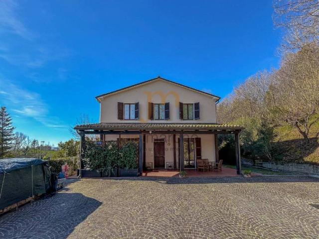 Villa Indipendente in vendita a Marche, Pesaro E Urbino