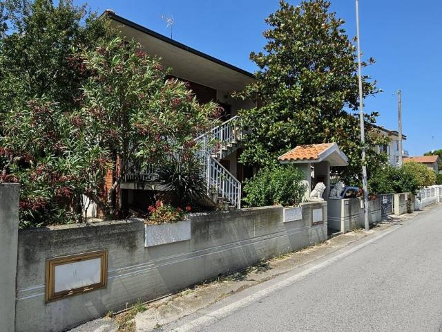 Villa Indipendente in vendita a Piano Marina, Marche
