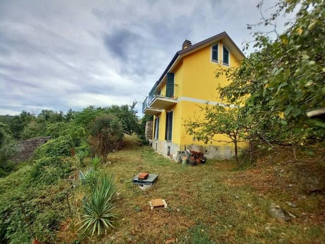 Villa Indipendente in vendita a Bracco, Moneglia