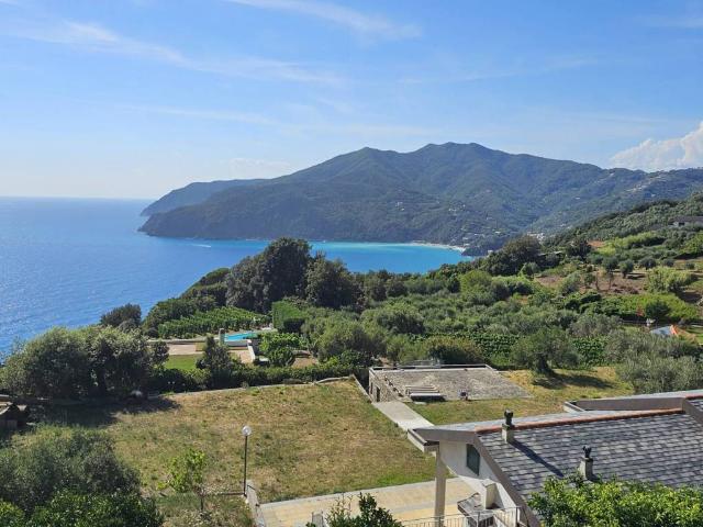 Villa Indipendente in vendita a Lemeglio, Moneglia